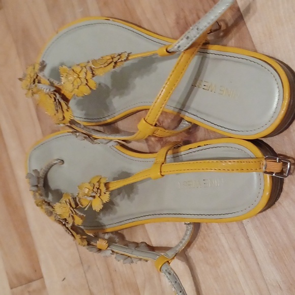 Nine West Yellow flowers shoes Size 8 - Picture 4 of 10